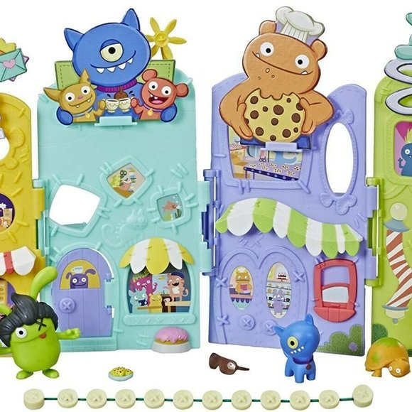 Hasbro UglyDolls Uglyville Unfolded Main Street Playset